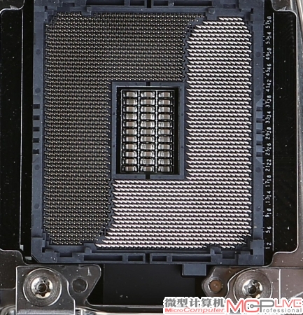主板采用补齐所有针脚的X系列CPU超频插槽